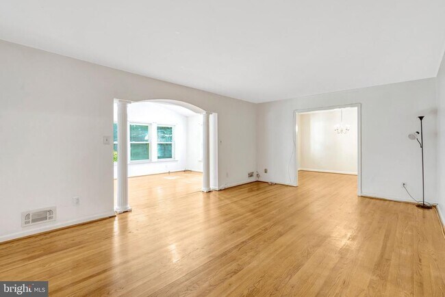 Building Photo - 8916 Braeburn Dr