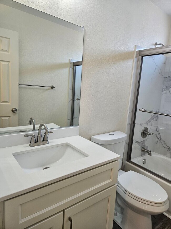 Building Photo - 2 bedroom or 1 bed with loft