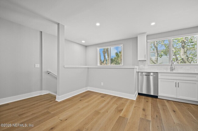 Building Photo - 2107 2nd St S