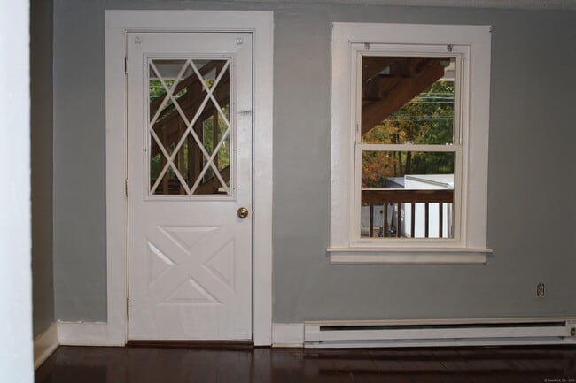 Building Photo - 24 James St