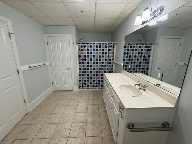 Building Photo - 785 Glenwood Dr