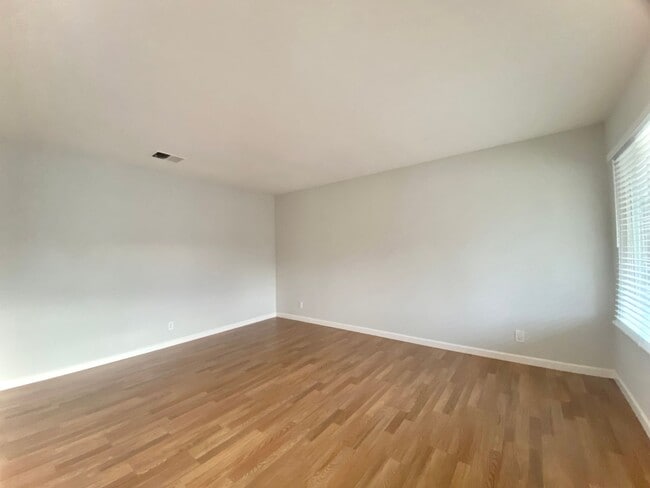 Building Photo - Upgraded 3-Bedroom 2-Bathroom Home for Rent - Union City!