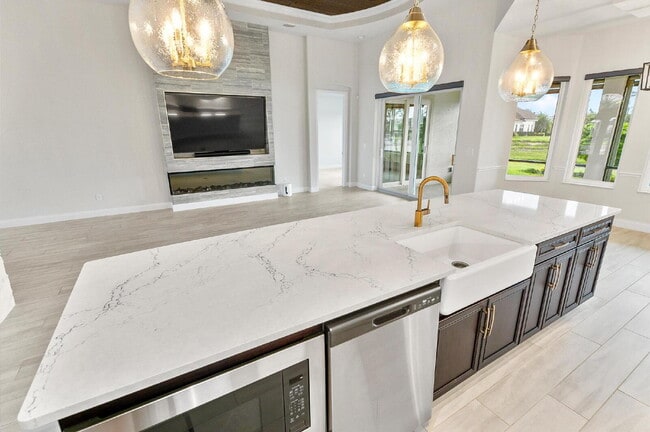 Building Photo - 128 Del Palma Dr