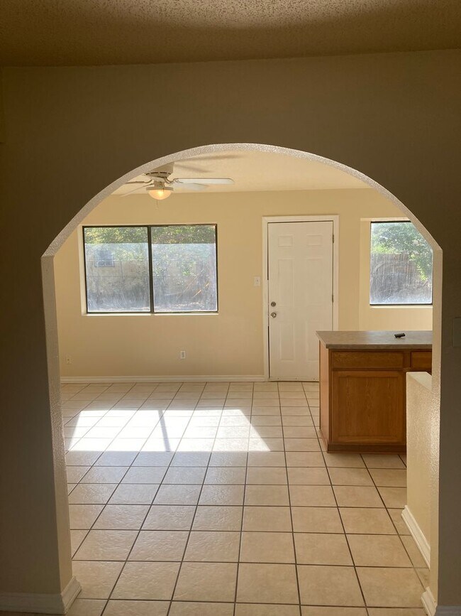 Building Photo - Spacious Home with Great Potential in Southwest Albuquerque