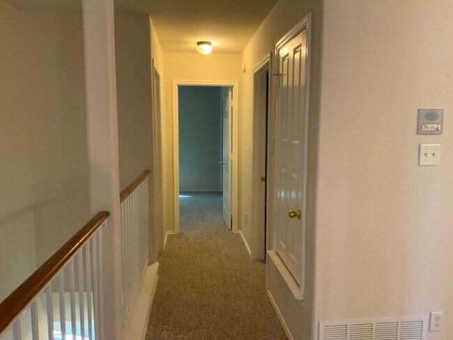 Building Photo - 2 Story 3 Bedroom 2 Bath 2 Week Free Move ...