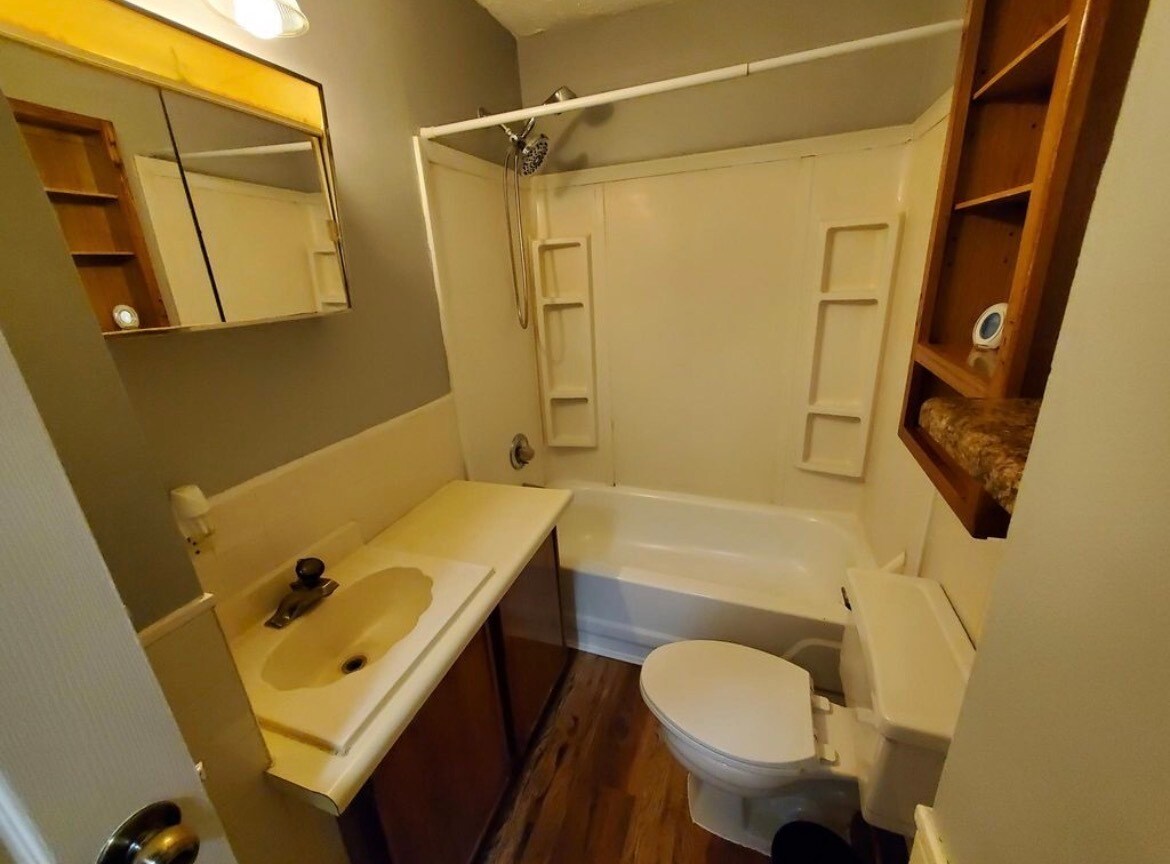 Building Photo - 2501 English Ave