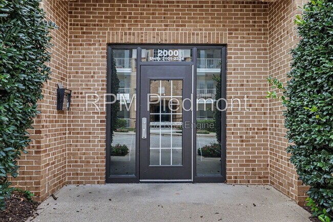 Building Photo - 220 Renaissance Pkwy NE