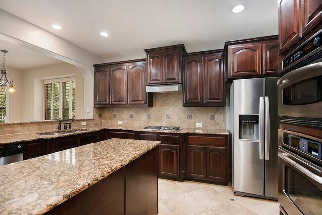 Building Photo - The Epitome of Luxury Living beautiful 4 bed 4 bath