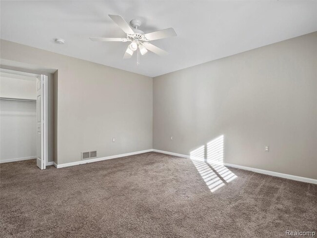 Building Photo - 987 Fairledge St