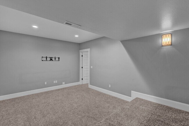 Building Photo - Luxury North Salt Lake Home with Mountain Views, Office & Fully Fenced Yard