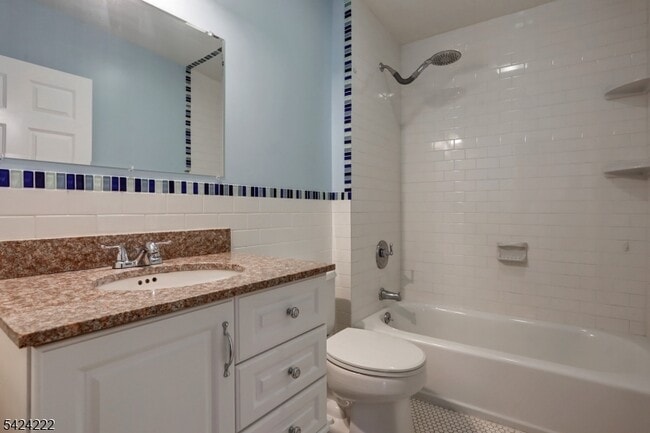 Building Photo - 85 Hollywood Ave