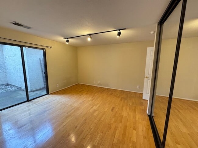 Building Photo - Beautiful updated 2 Story condo in Main Chance Estates w/attached 2 car garage!