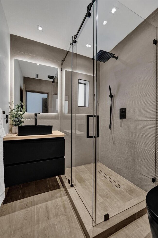 Building Photo - 2066 NE 174th St