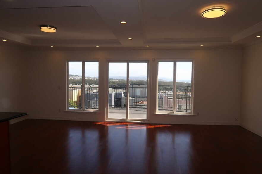 Building Photo - 5032 Anza St