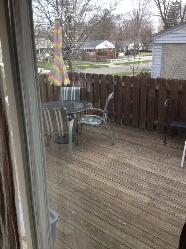 Building Photo - COMING SOON! 3 BEDROOM NORTHVILLE HOUSE FO...