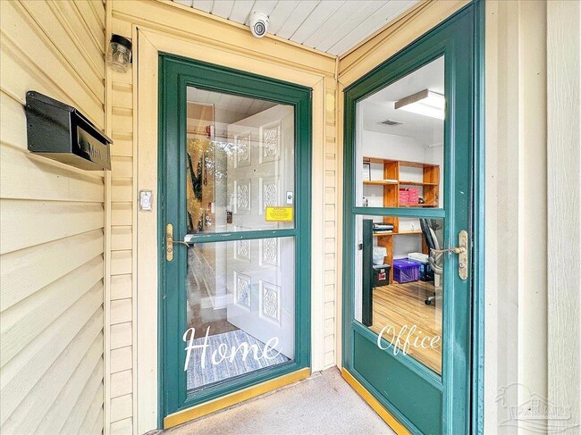 Building Photo - 1007 W Wright St