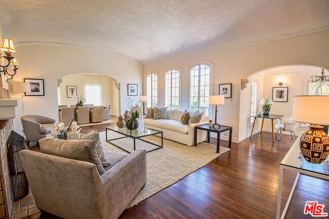 Building Photo - 239 S Orange Dr