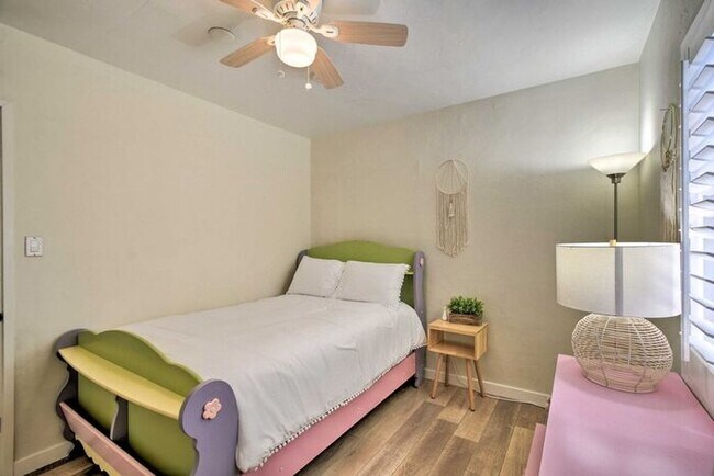 Building Photo - 4 Bed, 3 Bath, stunning home, located in t...