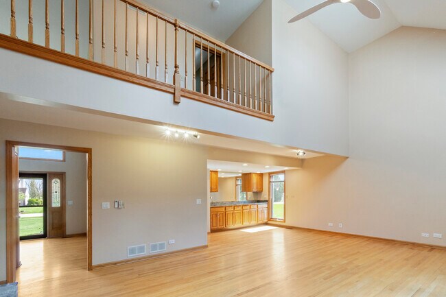 Building Photo - 2208 Crystal Cir