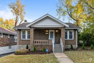 Building Photo - Freshly Renovated 2 bedroom home with a Ba...