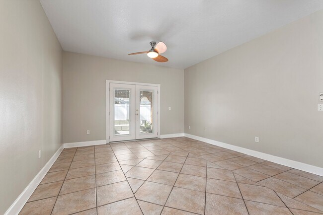 Building Photo - N Arlington Ave