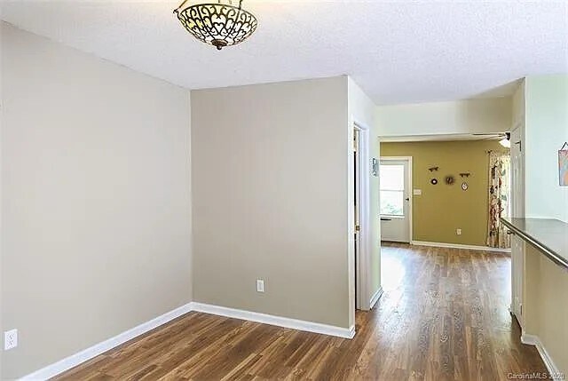 Building Photo - 1 Dogwood Ln