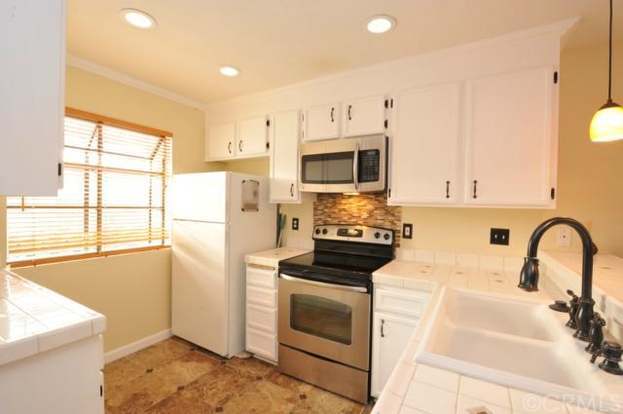 Building Photo - 3 Lakepines-