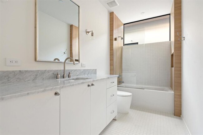 Building Photo - 2704 Mountain Laurel Dr