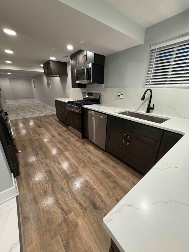 Building Photo - 2221 W 21st Pl