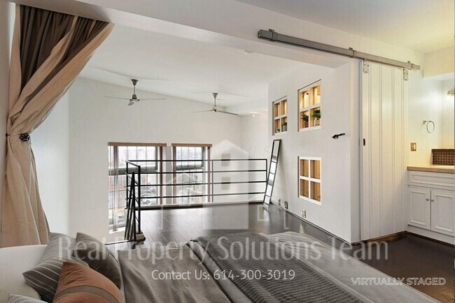 Building Photo - Downtown Condo!