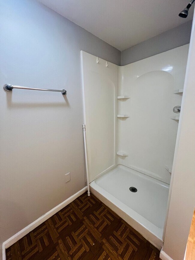 Building Photo - RENOVATED 4 bed 3.5 bath Duplex - Available for IMMEDIATE move in