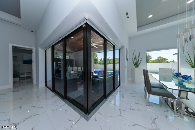 Building Photo - 4024 Chiquita Blvd S