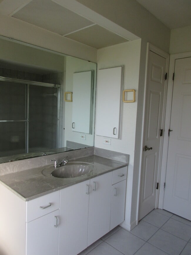 Building Photo - 463 Gallegos St