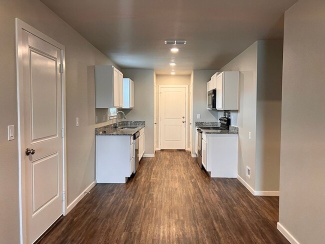 Building Photo - Available October 8th- in Upland West.