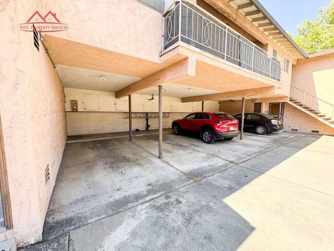 Building Photo - 411 College Ave