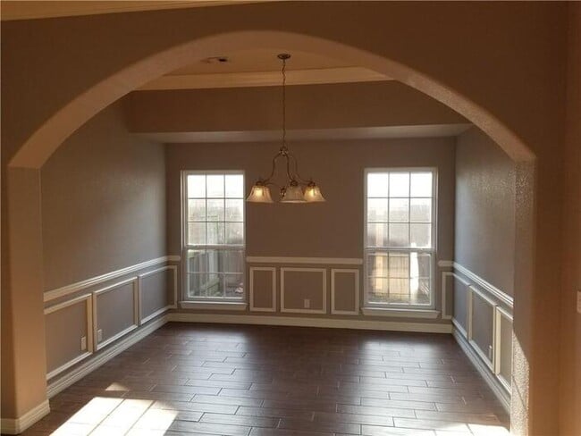 Building Photo - 884 Palisades Ave