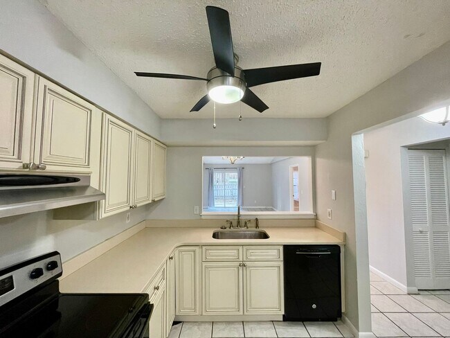 Building Photo - 827 Long Meadow Ct