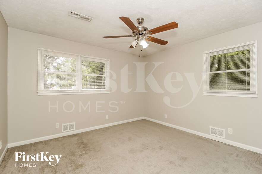 Building Photo - 6818 Tralee Dr