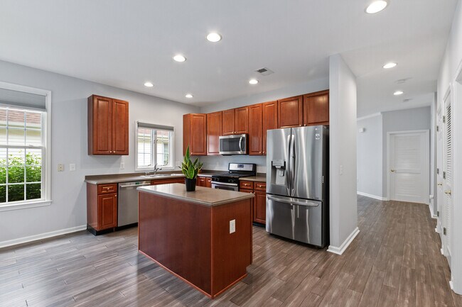 Building Photo - 33 Tallman Ln