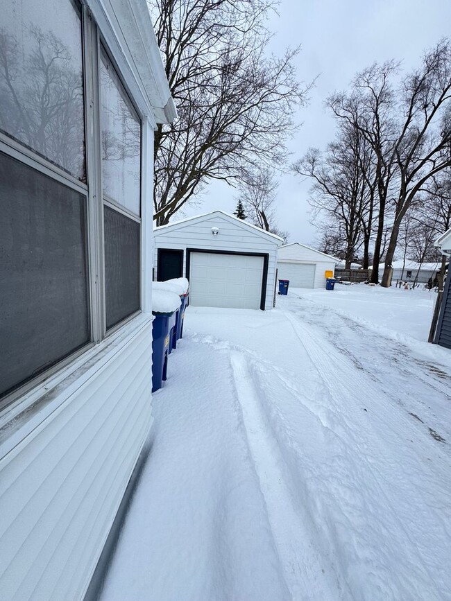 Building Photo - Adorable home on the NE side of Grand Rapids!