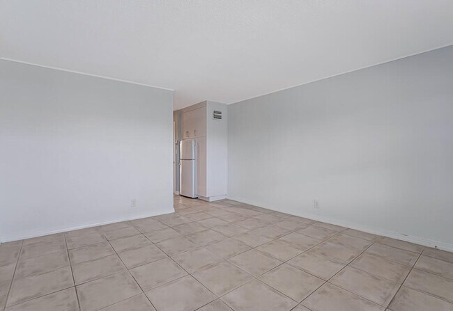 Building Photo - 3915 S Flagler Dr