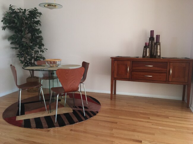 Building Photo - 135 Danbury Ct