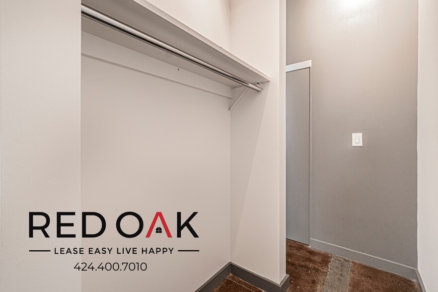 Building Photo - 430 S Broadway