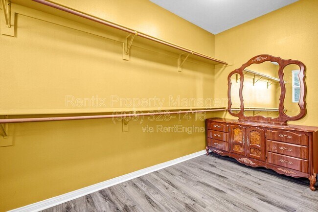 Building Photo - 28622 High Ridge Dr
