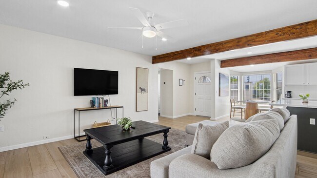 Building Photo - 2929 N 55th Pl