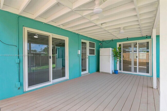 Building Photo - 320 NW 51st Ct