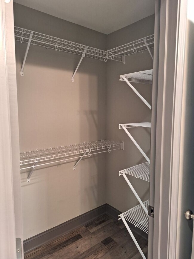 Building Photo - NEW DUPLEX Conveniently located to 40 West