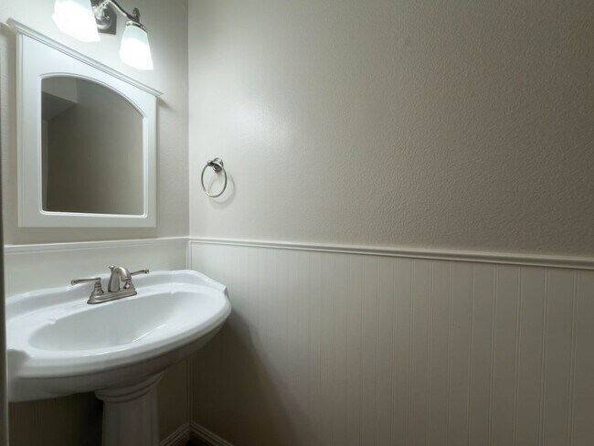 Building Photo - Spacious 4BR with Bonus Room in Cabrini Villas!