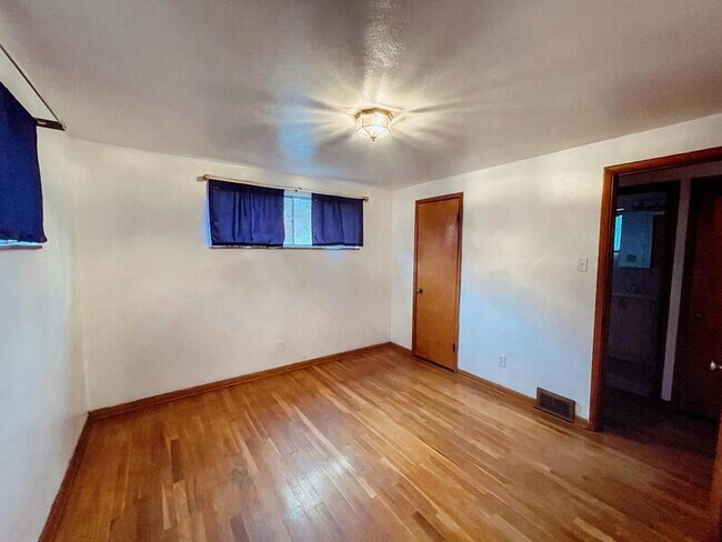 Building Photo - 528 Cypress Alley