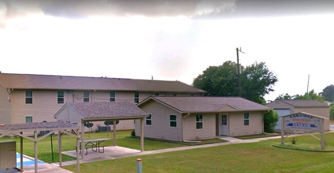 Building Photo - 522 Oak St